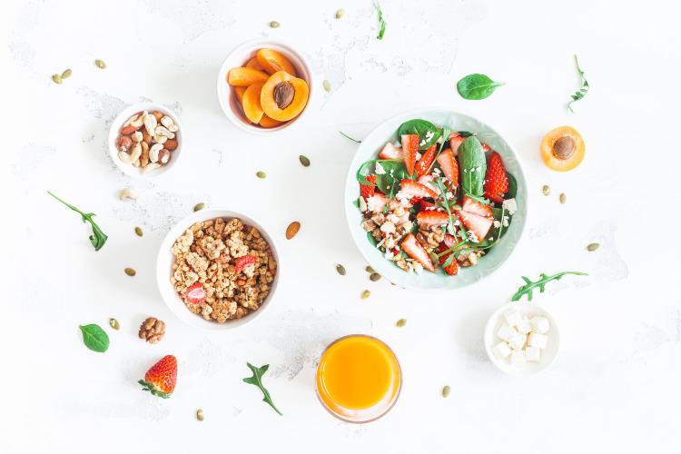 Η υγιεινή και ισορροπημένη διατροφή σε περιόδους κρίσης Corona ξεκινά με ένα υγιεινό πρωινό με φρούτα