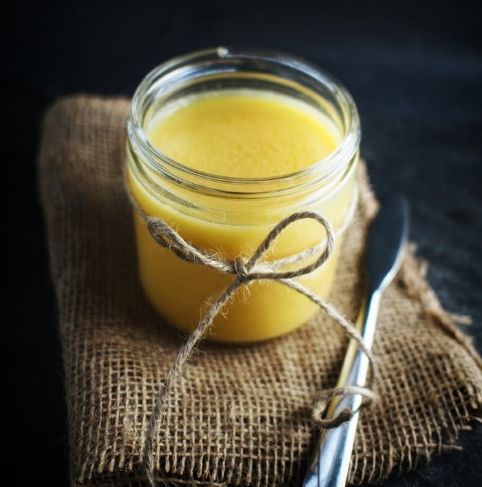 Συνταγές της Αγιουρβέδα Κάντε Ghee στον εαυτό σας τίτλους βουτύρου