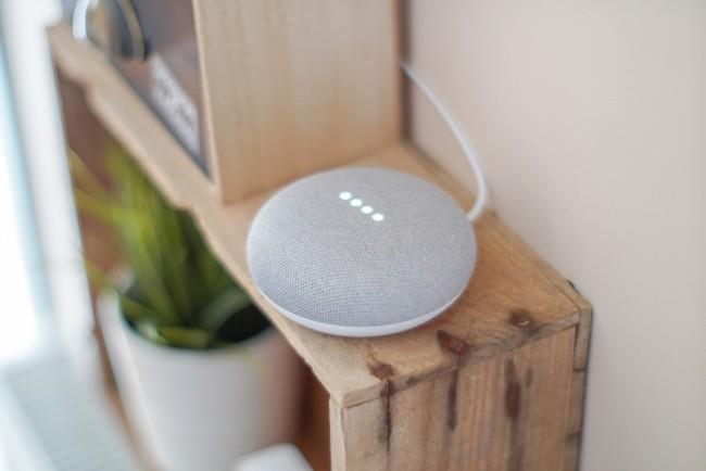 Google Home εναντίον Amazon Echo Ποιος φωνητικός βοηθός είναι καλύτερος βοηθός Google μικρή νέα έκδοση