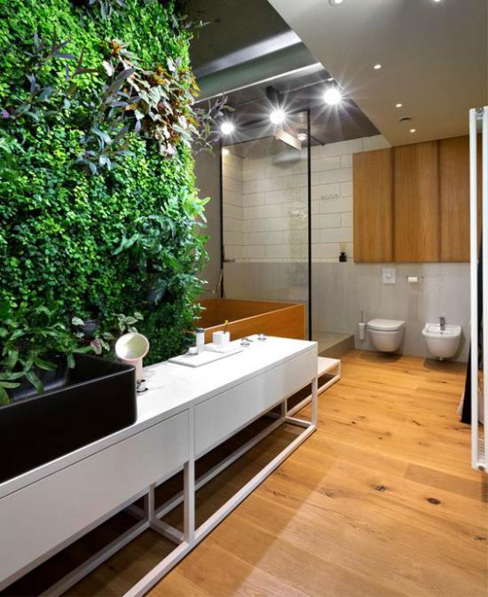 Πράσινο στο μπάνιο, μεγάλο μπάνιο, κάθετος κήπος στη μέση, υψηλή επένδυση αλλά εκπληκτικό αποτέλεσμα