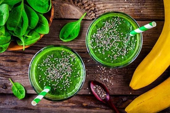 Πράσινη Smoothies Πρωτεΐνη Ανακινεί Φύλλα Σπανάκι