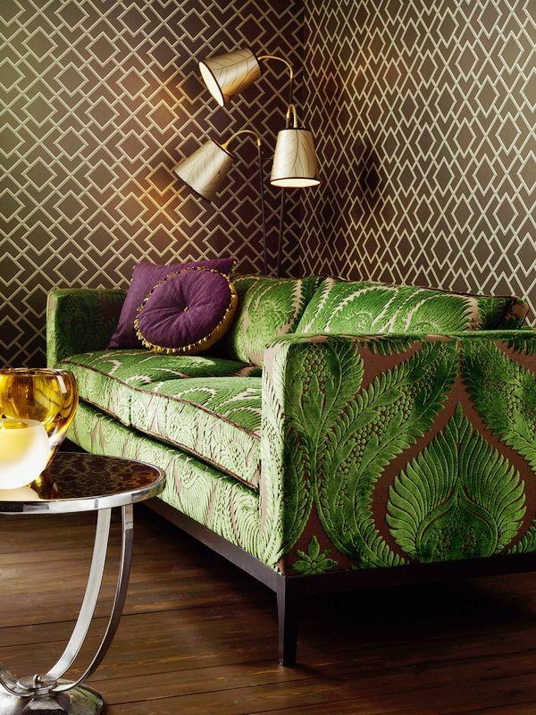 Καναπέδες διακόσμησης τοίχου με πράσινο μοτίβο μαξιλάρια κλασικού μοτίβου