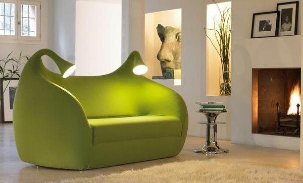 Οι πράσινοι καναπέδες εστίας φωτίζουν την ολοκληρωμένη ανάγνωση