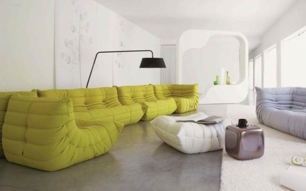 Πράσινοι σύγχρονοι καναπέδες φωτιστικό δαπέδου λευκό