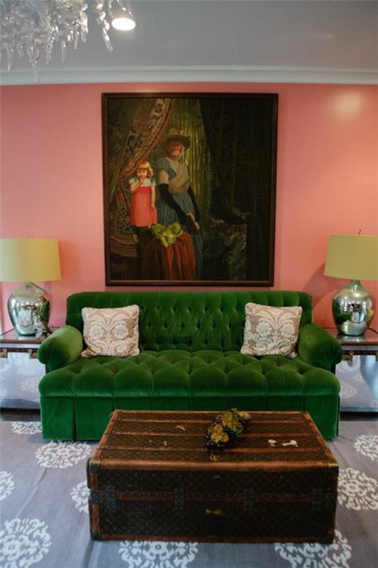 Πράσινοι καναπέδες τραπέζι καφέ ροδάκινο χρώμα τοίχου