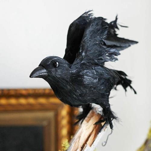 Raven τρομακτικές ιδέες διακόσμησης για το Halloween για να φτιάξετε μόνοι σας