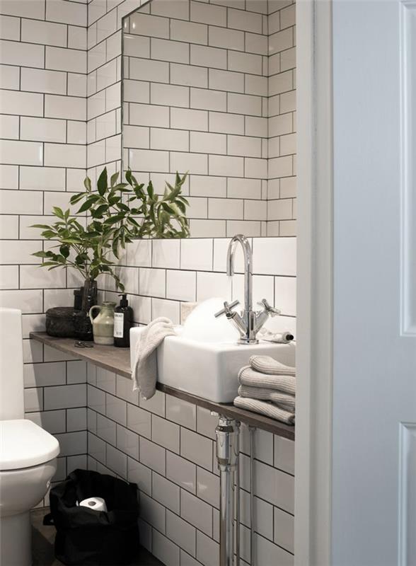 Οι τουαλέτες επισκεπτών είναι σχεδιασμένες με λευκά πλακάκια μπάνιου