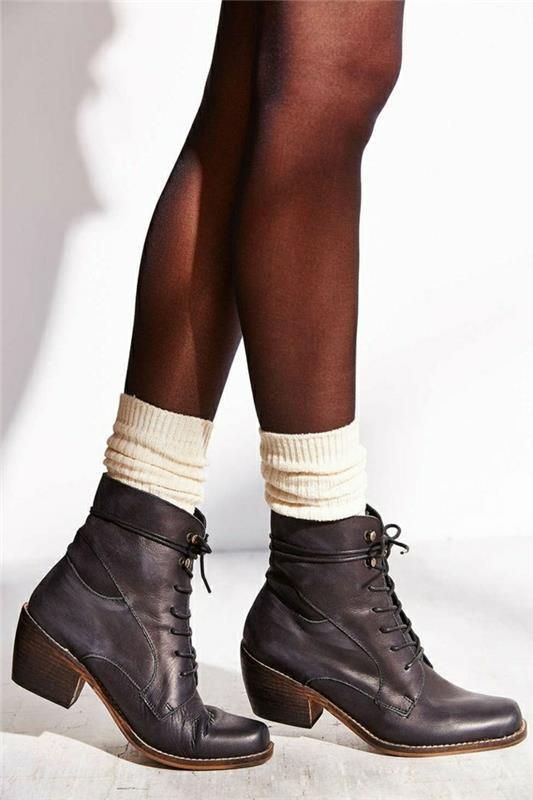 Μποτάκια αστράγαλο μποτάκια μόδας μόδα καφέ παπούτσια γόβες λευκές κάλτσες