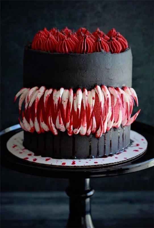 Κέικ αποκριών - μαύρο στρογγυλό κέικ με κόκκινη διακόσμηση