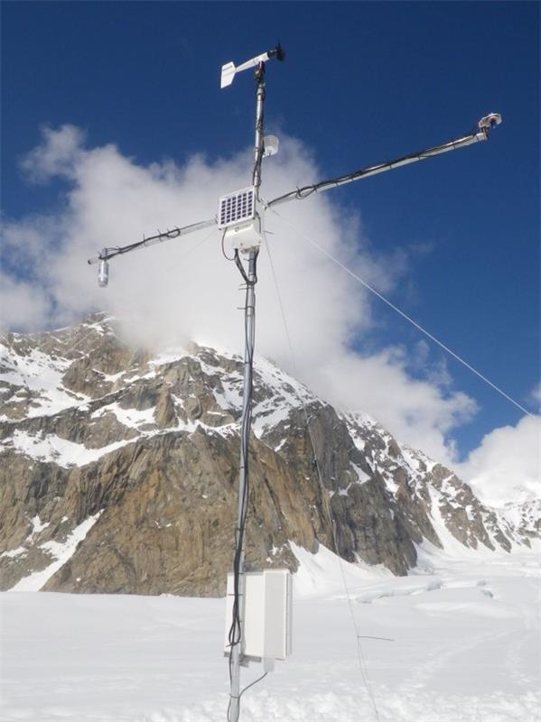 Ο υψηλότερος μετεωρολογικός σταθμός στον κόσμο, χτισμένος στον παγετώνα του Everest, στον σταθμό του μετέωρου πύργου