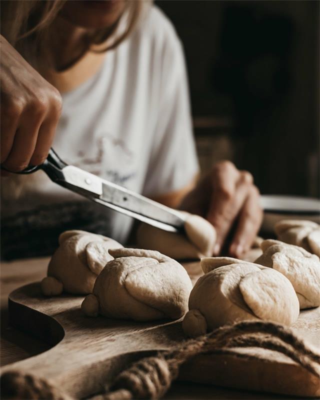 Bήσιμο κουνελάκι ζύμης που φτιάχνει τη δική σας τραγανή κοπή προετοιμασίας ψωμιού