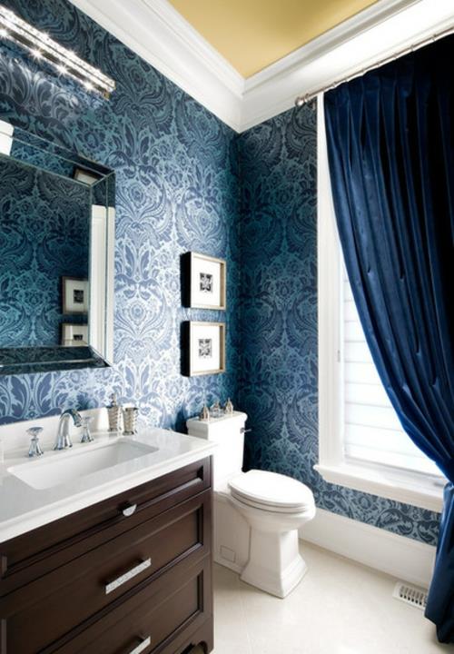 Τα υφάσματα και οι υφές του σπιτιού συνδυάζουν σωστά σκούρο μπλε ταπετσαρία μπάνιου
