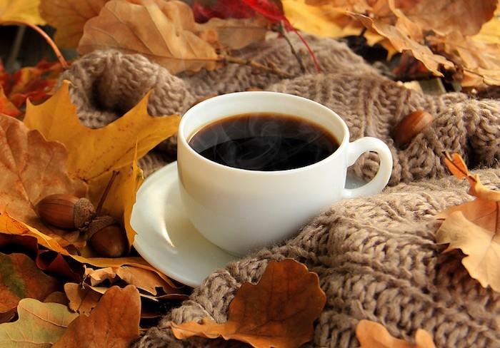 Herbstdeko ζεστασιά άνεση φλιτζάνι καφέ