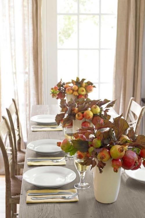 Οι φθινοπωρινές διακοσμήσεις φτιάχνουν βάζα με ρόδια επίδειξης στο τραπέζι της τραπεζαρίας