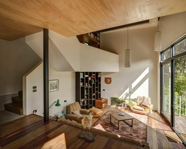 όμορφη κατοικία με διαφοροποιημένους χώρους καθιστικού ξύλινο σαλόνι