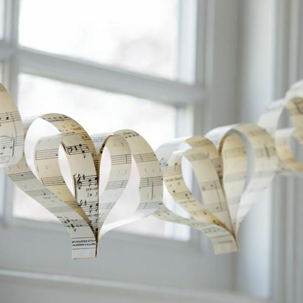 Tinker καρδιά από χαρτί μουσικής