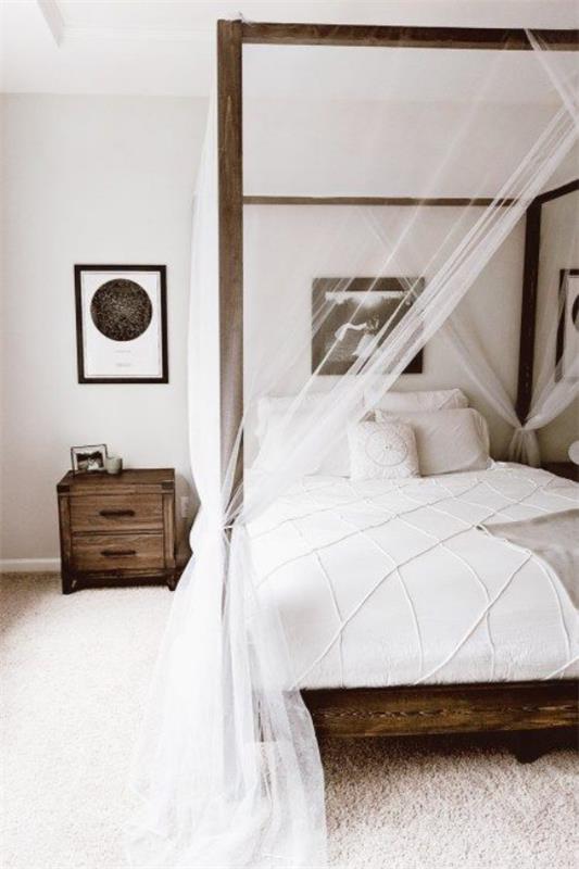 Κρεβάτι από θόλο από ανθεκτικό ξύλο, λεπτές κουρτίνες, λεπτό ύφασμα, ρομαντική πινελιά