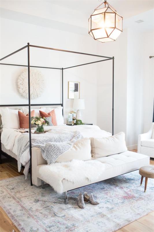 Κρεβάτι με αφίσα, ρομαντικό υπνοδωμάτιο, απλό κρεβάτι, λευκό μαξιλάρι πάγκου