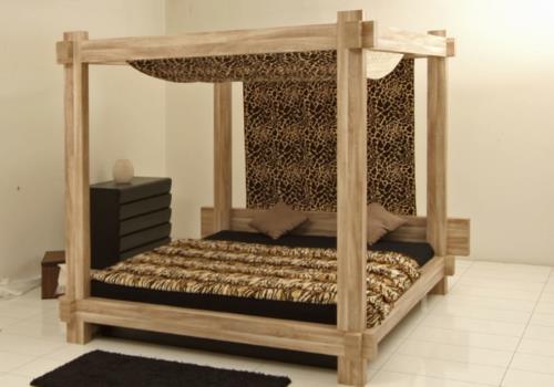 Κρεβάτια από θόλο από ξύλο στο υπνοδωμάτιο με στιβαρή δομή