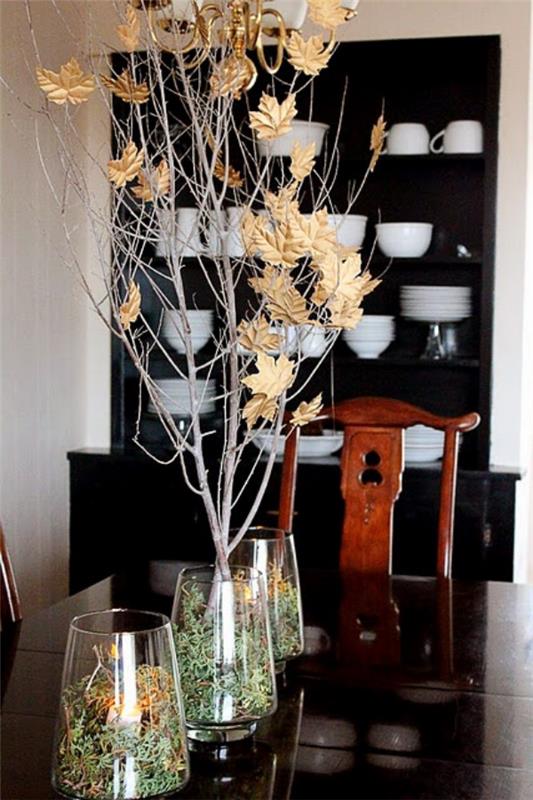 Αξιολάτρευτες ιδέες φθινοπωρινής διακόσμησης κλαδιά με μαραμένα φύλλα στο τραπέζι φαγητού