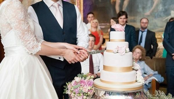 Έθιμα γάμου γαμήλια τούρτα παντρεύονται παράδοση