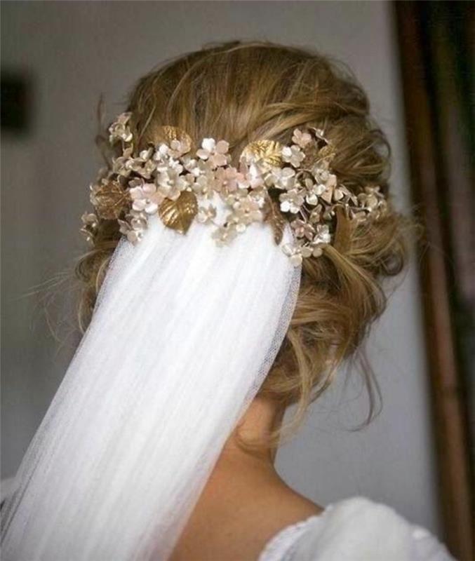 Γαμήλια χτενίσματα με πέπλα και αξεσουάρ μαλλιών λουλούδια