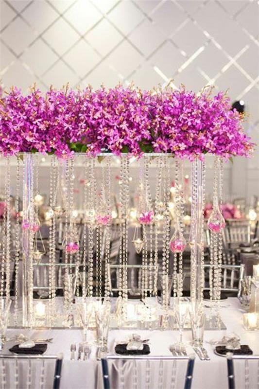 Λουλούδια διακόσμησης τραπεζιού γάμου φωτίζοντας μαργαριτάρια υψηλής στιλπνότητας