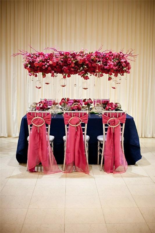 λουλούδια που φωτίζουν έντονα κόκκινα χρώματα διακοσμήσεις γαμήλιου τραπεζιού