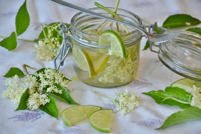 Συνταγή Elderflower με λεμόνι με φύλλο