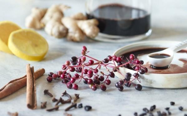 Φτιάξτε μόνοι σας σιρόπι από βατόμουρο Διατηρήστε το χυμό του elderberry