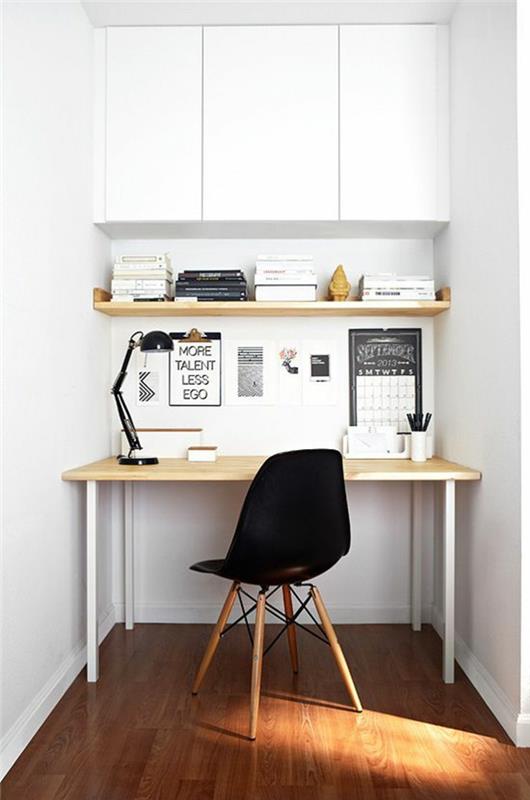 Εσωτερικό γραφείο στην εξειδικευμένη έπιπλα Eames Chair