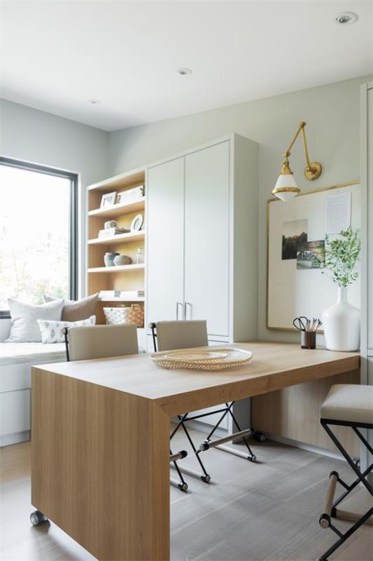 Γραφείο σπιτιού σε ουδέτερα χρώματα, μοντέρνο γραφείο, ανοιχτόχρωμο ξύλο, ευχάριστη ατμόσφαιρα