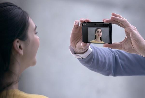 Η κυκλοφορία του Huawei Mate X δεν θα καθυστερήσει μια οθόνη τριών λειτουργιών, παρά τα προβλήματα με το Galaxy Fold