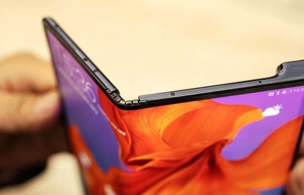Η κυκλοφορία του Huawei Mate X δεν θα καθυστερήσει τη λειτουργία tablet όταν αναδιπλώνεται παρά τα προβλήματα με το Galaxy Fold