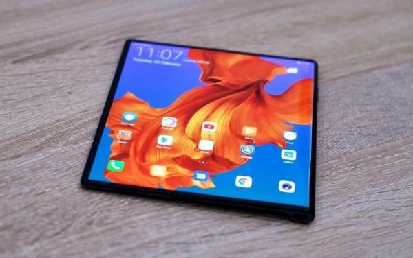 Η κυκλοφορία του Huawei Mate X δεν θα καθυστερήσει παρά τα προβλήματα με τη λειτουργία Galaxy Fold tablet πολύχρωμο όμορφο
