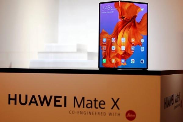 Η κυκλοφορία του Huawei Mate X δεν καθυστερεί παρά τα προβλήματα με το tablet και το κινητό τηλέφωνο Galaxy Fold σε ένα