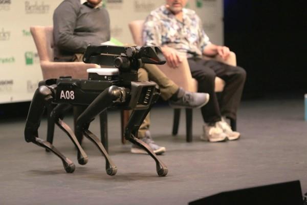 Το SpotMini Canine Robot της Boston Dynamics έρχεται σύντομα στο Robo Hund στην εκδήλωση