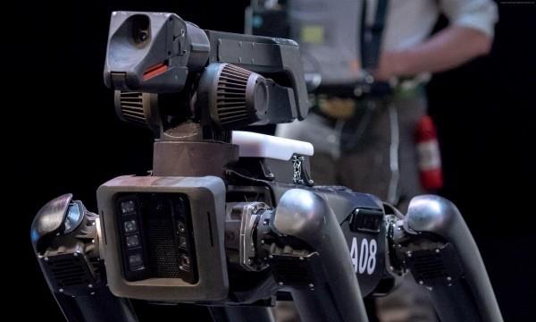 Το ρομπότ σκύλων SpotMini της Boston Dynamics έρχεται σύντομα σε ρομπότ μακρο κινηματογράφηση σε πρώτο πλάνο