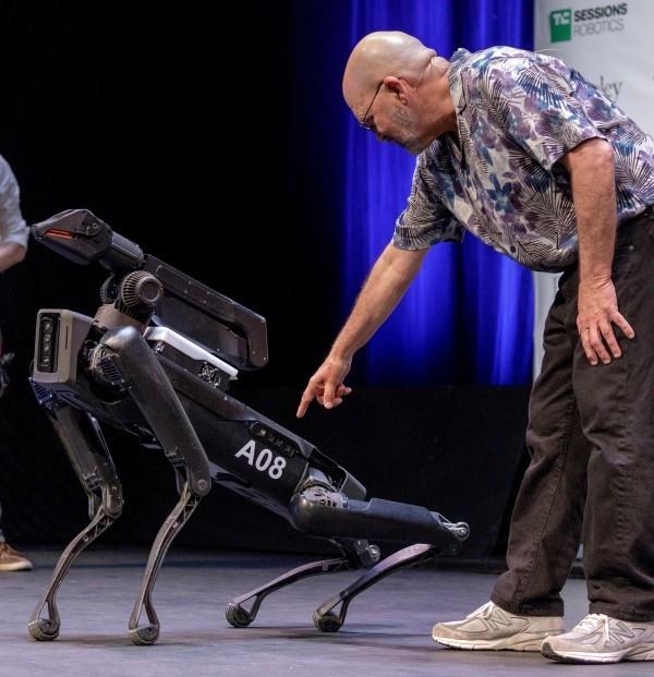 Boston Dynamics SpotMini Canine Robot Coming Soon Sitz spot robo dog