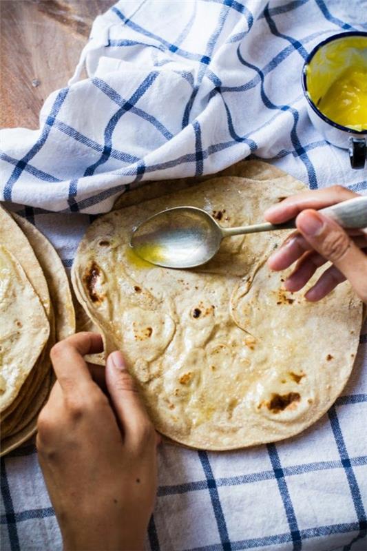 Ινδικό μαγείρεμα ινδικό φαγητό chapati ψωμί