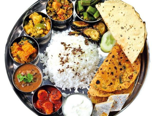 Ινδικό μαγείρεμα Ινδικό φαγητό ψωμί πιάτα ρύζι