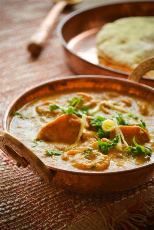 Ινδικό μαγείρεμα Ινδικό φαγητό μανιτάρια βούτυρο masala