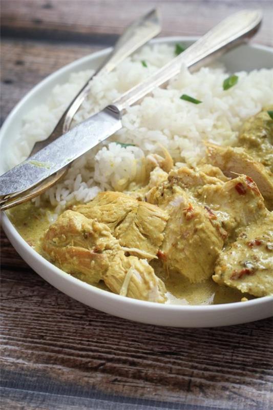 Ινδικό μαγείρεμα Ινδικό φαγητό ρύζι κοτόπουλο κάρυ