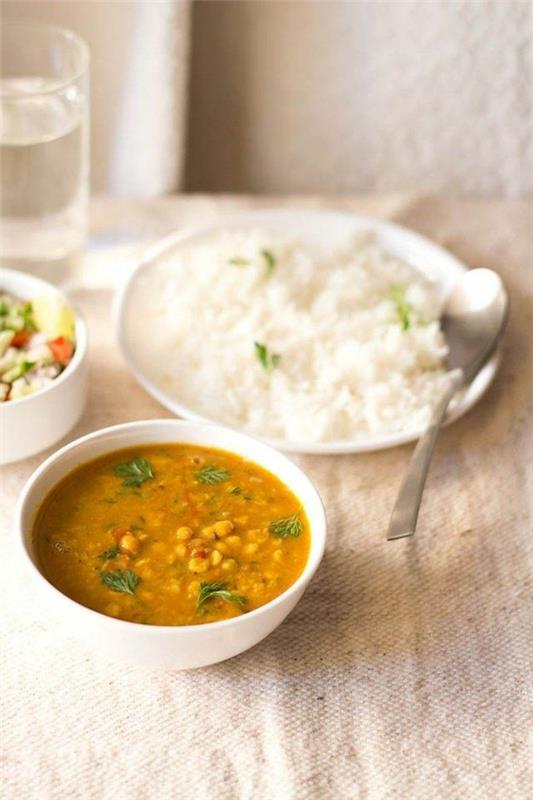 Ινδικό μαγείρεμα Σούπα φακής ρυζιού ινδικού φαγητού