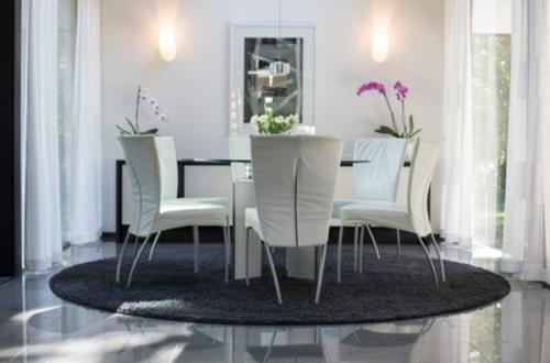 Τραπεζαρία με καρέκλες εσωτερικός σχεδιαστής για τους τέσσερις τοίχους σας