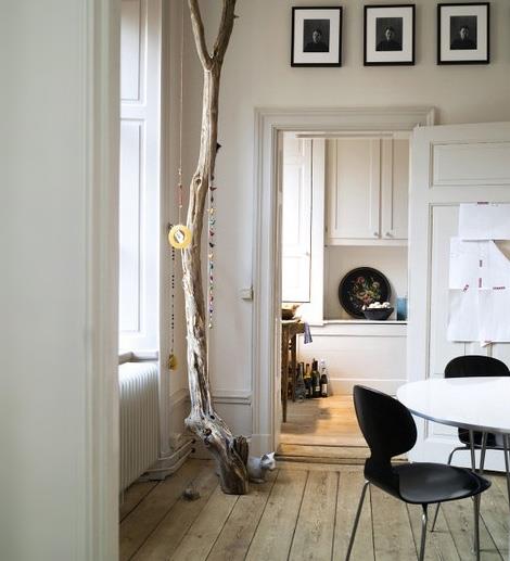 Εσωτερική διακόσμηση με κλαδιά Σκανδιναβική κουζίνα τραπεζαρία