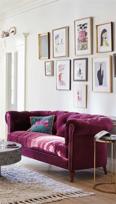 Εσωτερική διακόσμηση μοβ καναπέδες εικόνες στον τοίχο