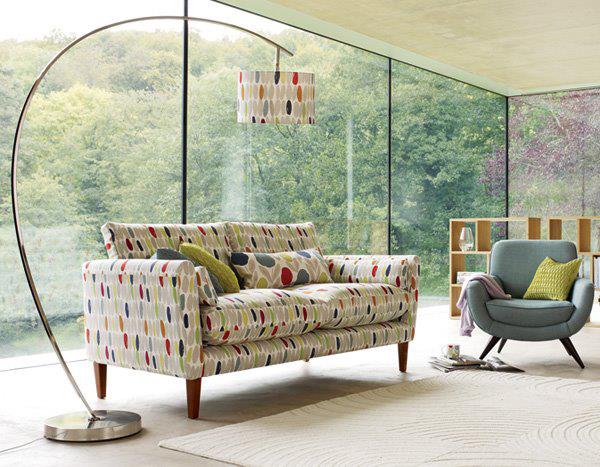 Εσωτερικοί χώροι Laura Ashley Νέα funky συλλογή από πολύχρωμο καναπέ