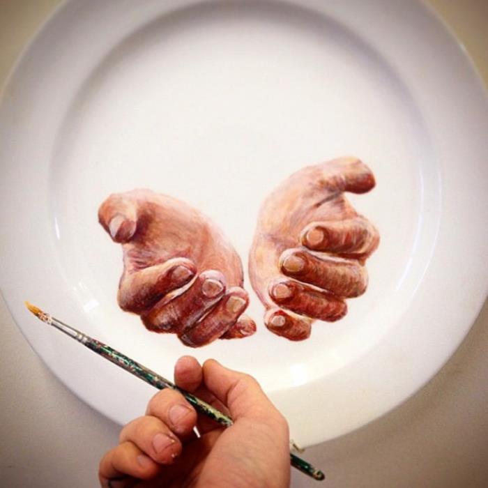 Ζακλίν Πουαριέ πλάκα από πορσελάνη ζωγραφίζοντας χέρια