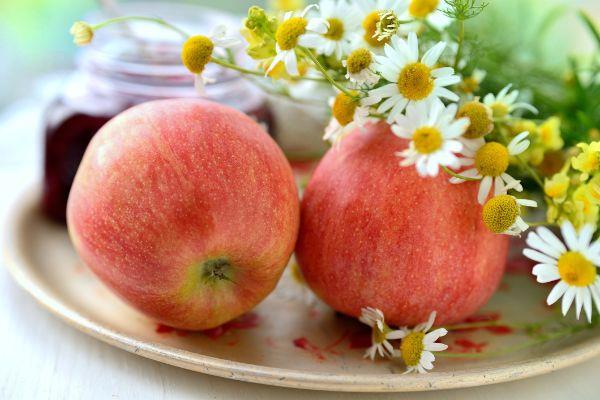 Αλλαγή εποχής μήλα βότανα